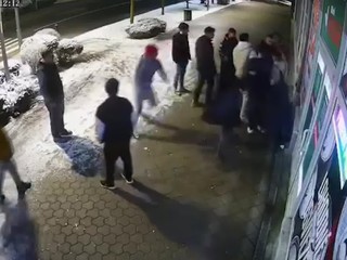 Polícia riešia sériu útokov v Medzilaborciach. Mladík po bitke skončil s otrasom mozgu