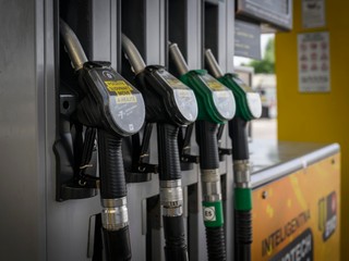 Maďarská vláda zastropovala ceny benzínu a nafty