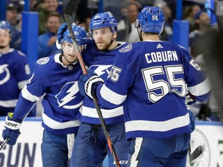 Černák opäť skóroval, Ovečkin historicky pred Messiera