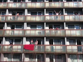 Dvaja muži sa rozhodli utiecť z karanténnych centier na juhu Slovenska