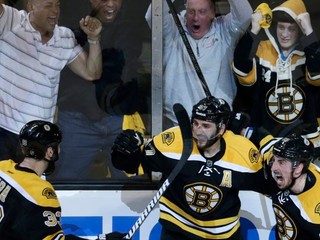 Boston rozhodol v 96. minúte, nad Pittsburgom vedie už 3:0