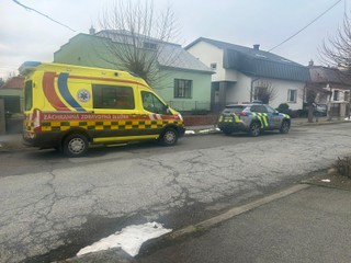 Odsúdenú ženu našli doma obesenú. Svojho druha bodla do srdca