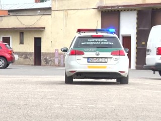 Staršia žena chcela okradnúť dôchodkyňu. Peňaženku ale nepustila