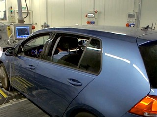 Nové systémy pre autá. Aj menej luxusné budú musieť byť bezpečnejšie