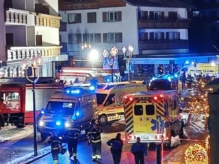 Z luxusného lyžiarskeho strediska hlásia desiatky mŕtvych