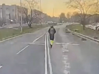 Opitý kolobežkár zámerne vchádzal do cesty autobusu a blokoval ho