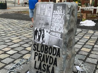 Útok na advokáta v Lučenci. Napadli ho hajlujúci členovia Brat za brata