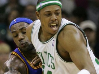 James so 4. triple-double ťahá Cavaliers k triumfu v základnej časti