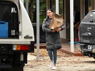 Žena uvarila bývalým svokrovcom huby, teraz je obvinená z vraždy