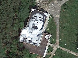 V Čechách vzniklo obrovské graffiti: Nehanebný obrázok je vidieť až z vesmíru!