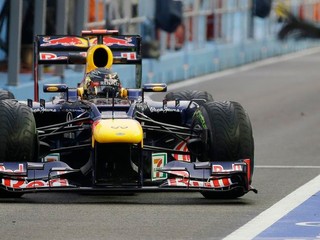 Tretí tréning pred VC Singapuru opäť pre Vettela