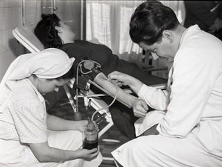 Darovanie krvi v 50. rokoch: Prídelové lístky na mäso, maslo či čokoládu