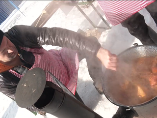 Majstrovstvá vo varení kapustnice prilákali kuchárov aj lyžiarov