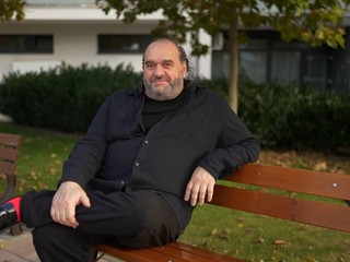 Cigánsky diabol Jozef FARKAŠ taktizuje už od začiatku: POZRITE sa, koho MAMA mu pomáha s varením!