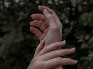 Čo hovoria nechty o vašom zdraví? Čo ak sú biele alebo zvlnené?