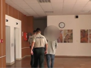 Agresívne vyčíňanie vodiča: Pri banálnej kontrole napadol policajtov