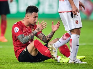 Čínski futbalisti majú odteraz zákaz nosiť tetovanie