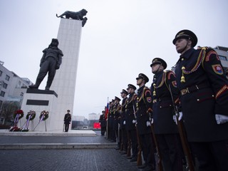 Výročie vzniku ČSR: Kiska s Dankom položili vence pred Štefánika