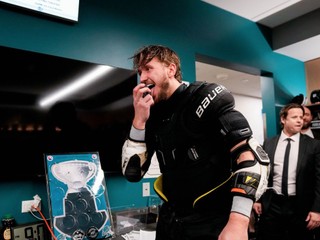 Reprezentácia musí počkať.  San Jose vďaka Regendovi vyrovnalo stav série úvodného kola play off