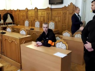 Chcel ísť do basy, a tak bodol kamaráta. Mladík sa teraz postavil pred súd