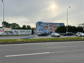Vyrazili bránu a ukradli auto. Bratislava zažila ráno ako z filmu