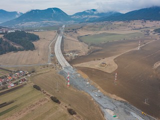 Výstavba posledného úseku D1 sa odďaľuje. Starostovia obcí nesúhlasia s variantom výstavby