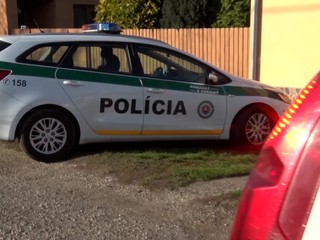 Starší muž si vybral bolestivú smrť: Upálil sa na ulici. Pred rodinným domom sa polial horľavinou