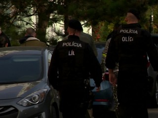 Na ulici v Petržalke policajti strieľali. Prenasledovali drogového dílera a kupca