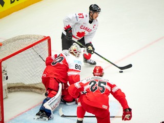 Dáni vyradili Kanadu 2:1 a čaká ich historické semifinále
