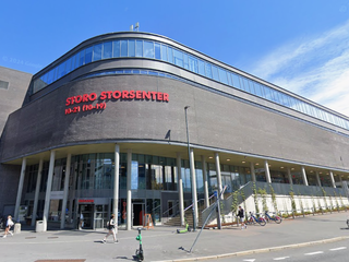 Muž kontaktoval políciu a oznámil, že má zbraň. V nákupnom centre bolo počuť výstrely