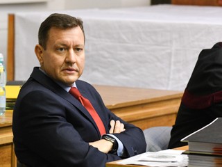 Okrem chaosu v bezpečnostných zložkách hovoril Daniel Lipšic ešte aj o podozrení, že ho sleduje SIS