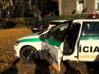 Telo bezdomovca našli v kríkoch. Kamaráti hovoria, že veľa pil