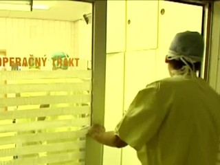 Niekde čakajú na výmenu kĺbu tri mesiace, inde rok. To by sa malo od januára zmeniť