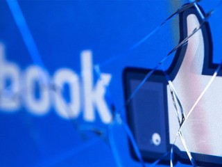 NAKA sa zaoberá nenávistným komentárom na sociálnej sieti. Rómov chce muž stiahnuť z kože