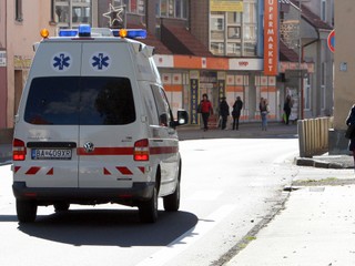 Problém pre policajtov a záchranárov: Ľudí, ktorí nezvládli alkohol a skolabujú na ulici, pribúda