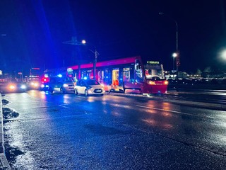 Nešťastie na koľajniciach: Električka zrazila chodca