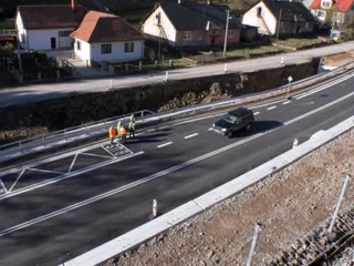 Do Kremnických baní po novej ceste. Prešli po nej prvé autá