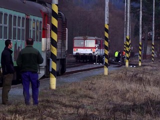 Ženu zbadal rušňovodič ležať v koľajisku. Zrážku s vlakom prežila