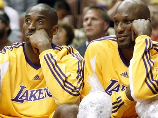 Lakers pokorili Denver, Chicago má play off na dosah