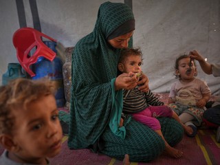 Bývalý premiér Izraela zmenil názor: V Gaze sa dejú vojnové zločiny