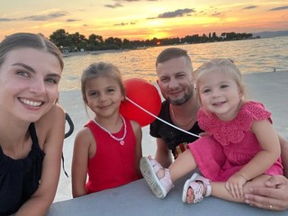 Pri čelnej zrážke im zomrela malá Sofinka, celá rodina je zranená. Teraz potrebujú pomoc