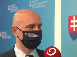 Od pondelka sa otvárajú školy. Za týchto podmienok bude prebiehať prezenčná výučba