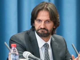 Opozícia chce odvolať Roberta Kaliňáka