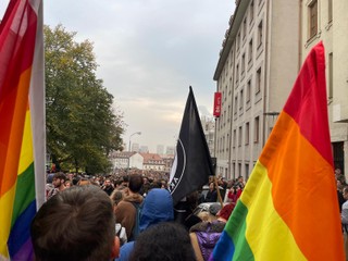Na pochode proti nenávisti sa zišli tisícky ľudí. Bol poznačený obrovským smútkom