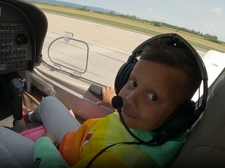 Dcérku jej vzala rakovina, synček s ňou bojuje tiež. Malému Dominikovi splnili sen o lietaní