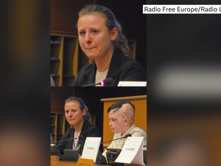 Roman opísal, ako pri ruskom útoku prišiel o mamu. Tlmočníčka nedokázala pokračovať