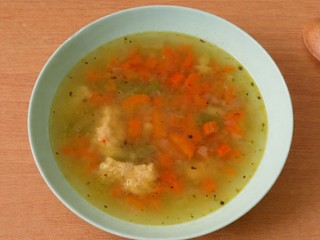 Zeleninová polievka s knedličkami