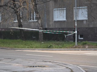 Hádka vyústila do útoku: Polícia zasahuje pri bodnutí chladnou zbraňou