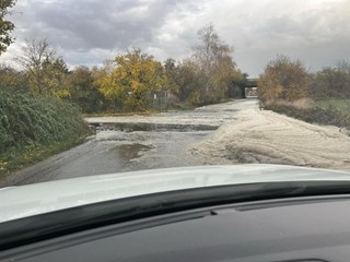 Ekologická havária na západe Slovenska. Z bioplynovej stanice unikla neznáma látka