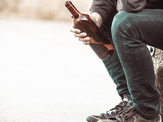 Viete, kedy sa z nevinného popíjania stane nebezpečný alkoholizmus?